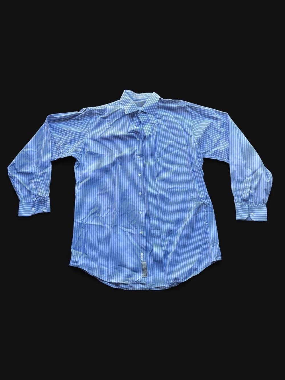✨ Stafford blue and
white striped cotton button-up shirt in a✨